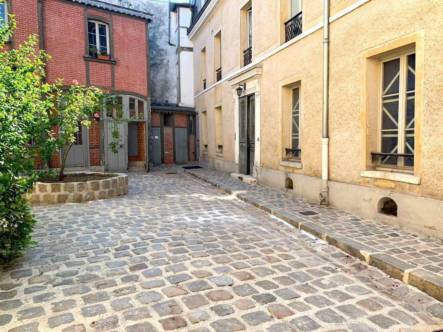 #VENDU# VERSAILLES CHANTIERS - Chamant 2 Pièces sur cour avec cave